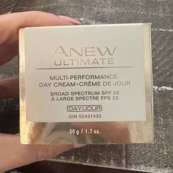 Other - Anew Ultimate Multi-Performance Day Cream - SPF 25